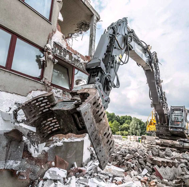 Building demolition with a demolition and sorting grapple