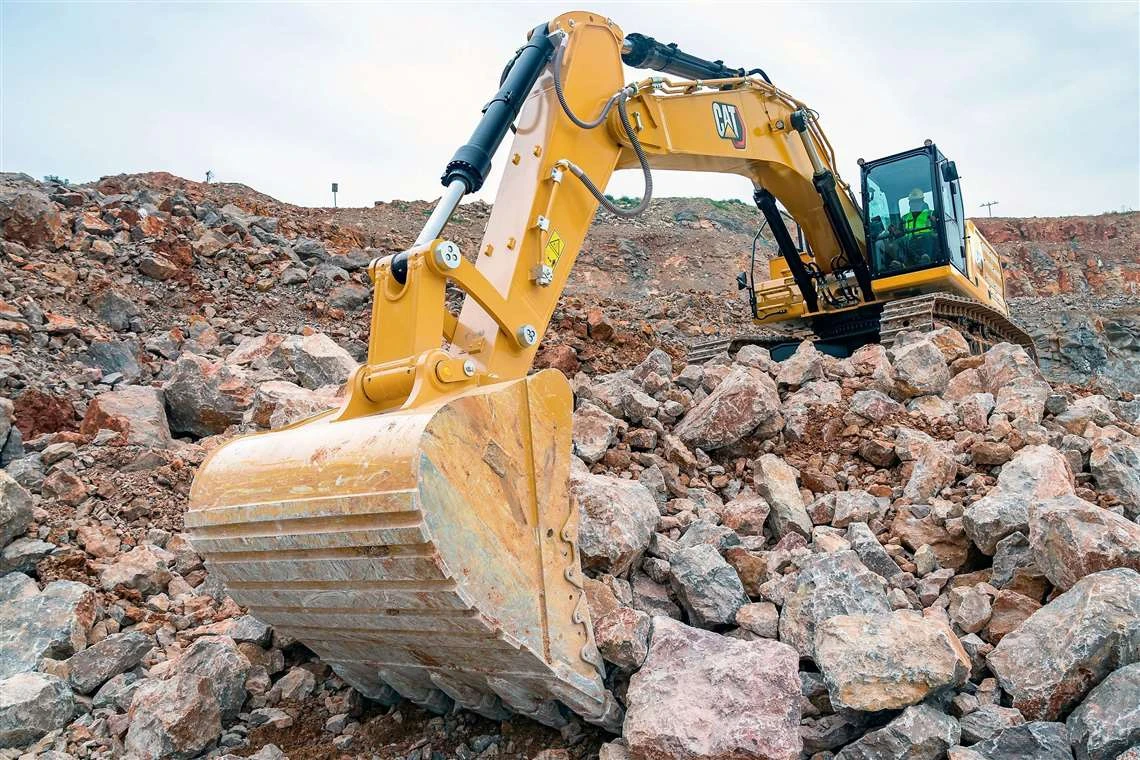 Rock handling with a reinforced bucket