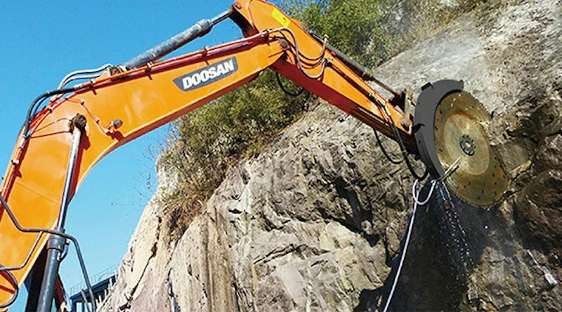 Rock-face cutting with an excavator-mounted circular saw