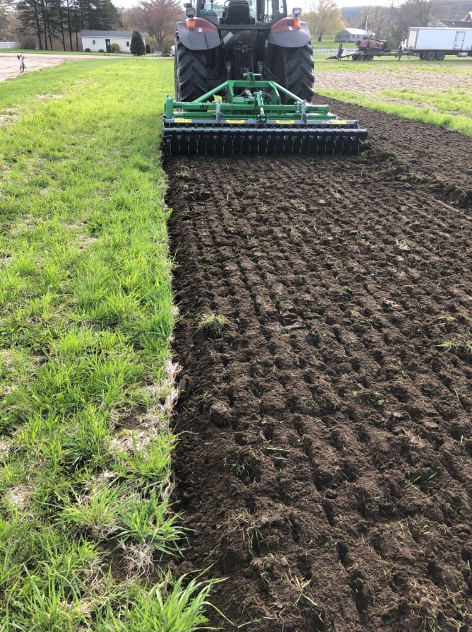 Ground preparation with a reverse-rotation stone burier