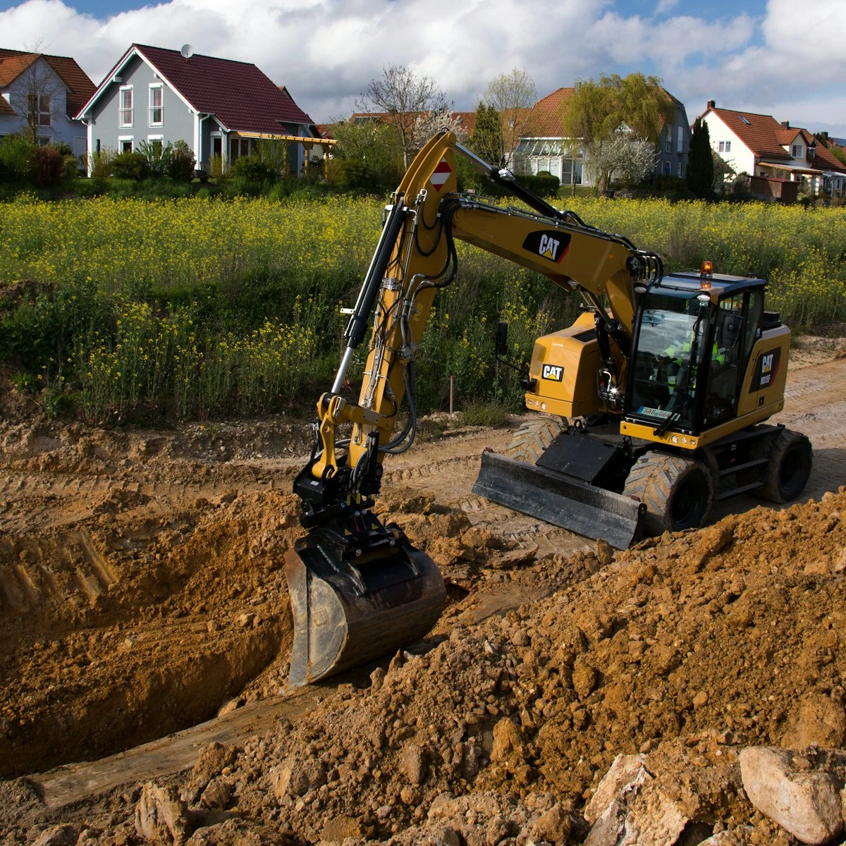 Ditch shaping with a tiltrotator and grading bucket